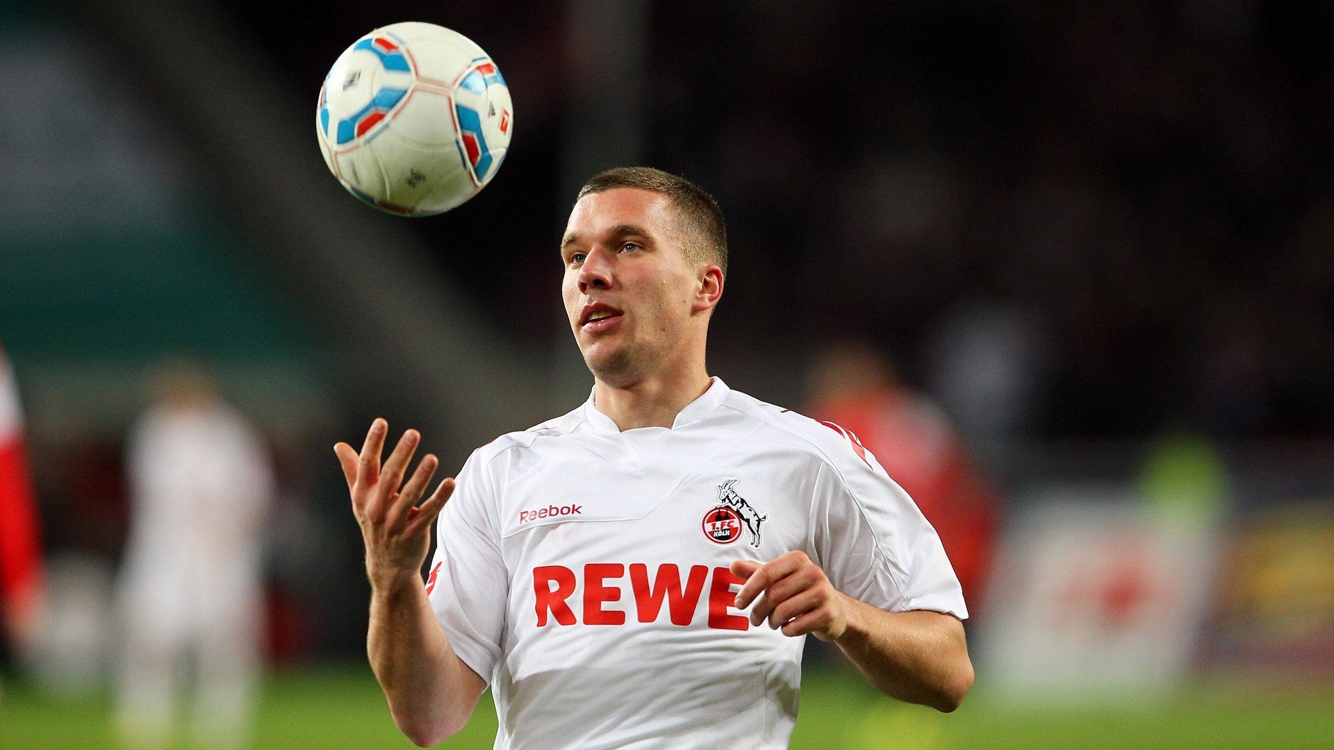 智利硬仗取胜尼斯，法比尼奥在年度焦点之战中接管比赛的战术解析