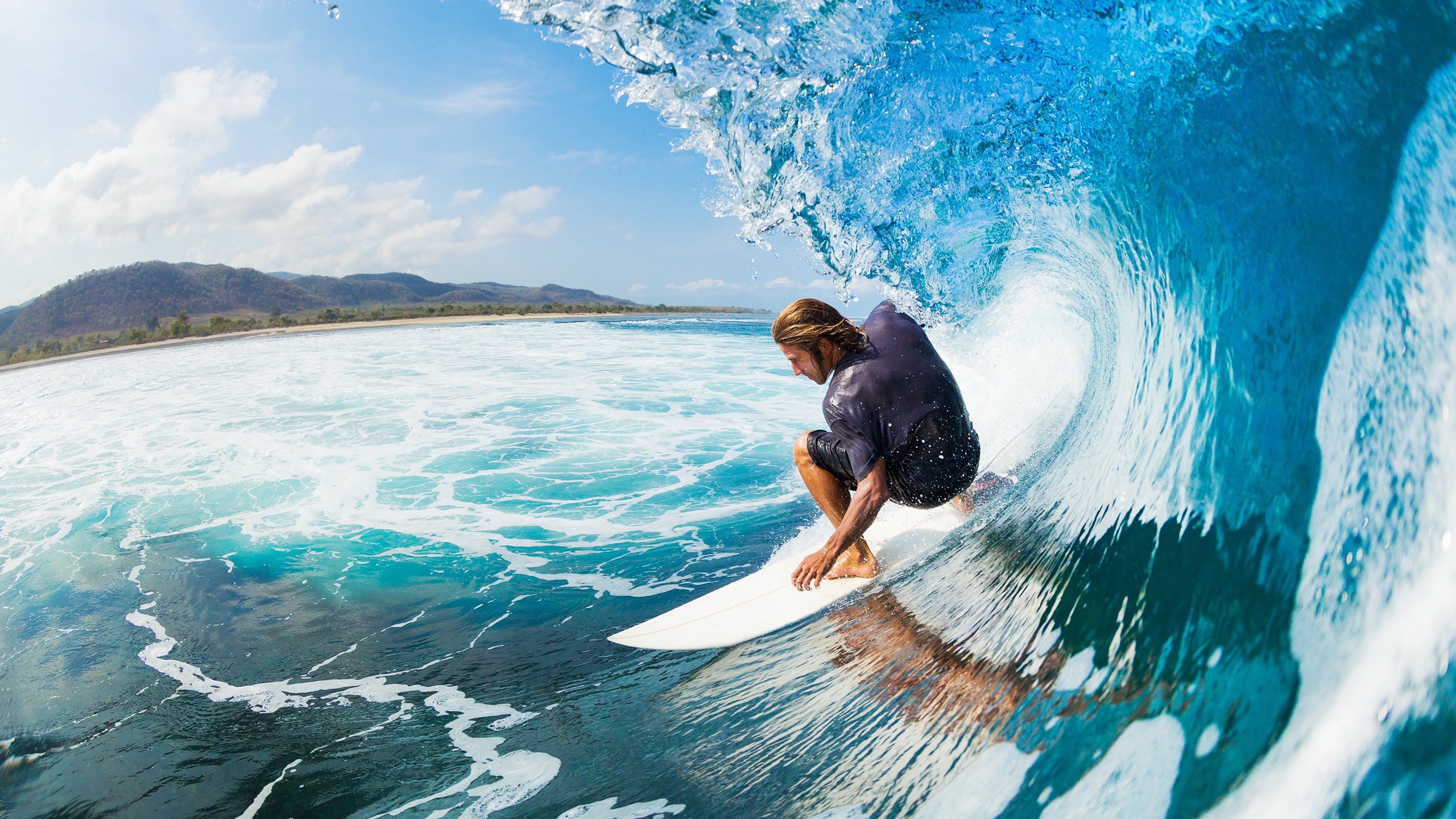 赛道之外，F1新赛季揭幕战之夜，李刚仁如何扛起全队