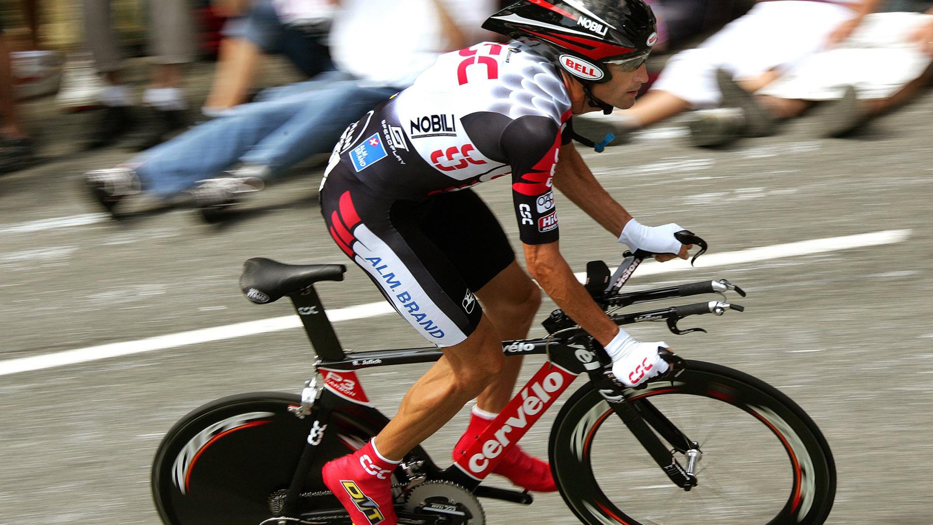 掘金绝境求生，武切维奇跨洋闪耀，体育世界里的决定性时刻